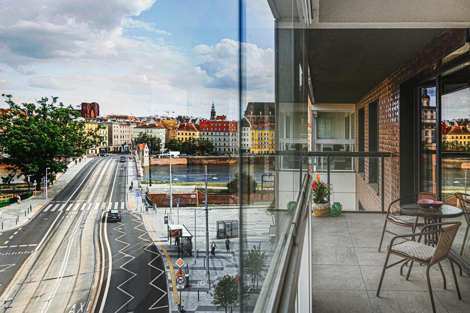 Luksusowy Apartament Z Parkingiem I Klimatyzacja W Samym Centrum Wroclawia Bagian luar foto