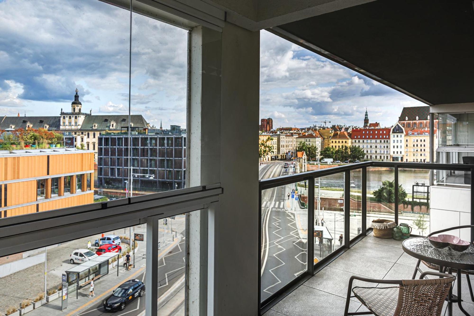 Luksusowy Apartament Z Parkingiem I Klimatyzacja W Samym Centrum Wroclawia Bagian luar foto