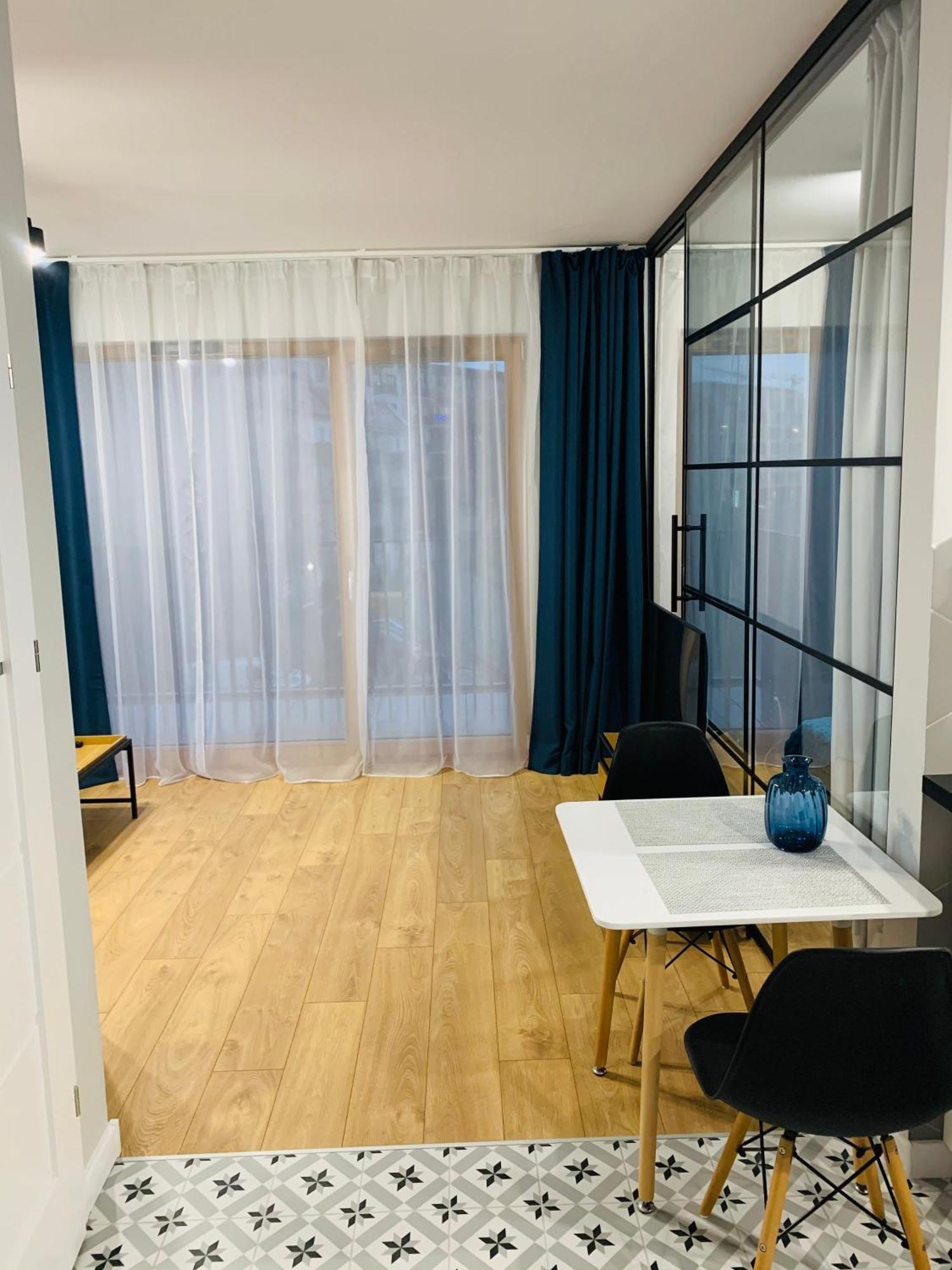 Luksusowy Apartament Z Parkingiem I Klimatyzacja W Samym Centrum Wroclawia Bagian luar foto