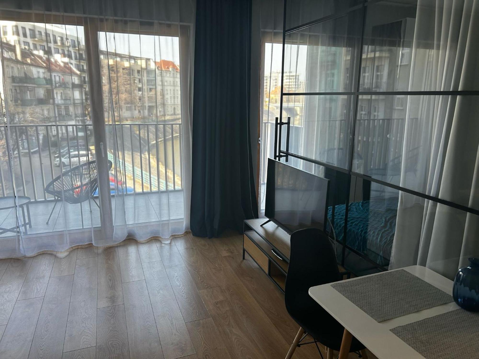 Luksusowy Apartament Z Parkingiem I Klimatyzacja W Samym Centrum Wroclawia Bagian luar foto